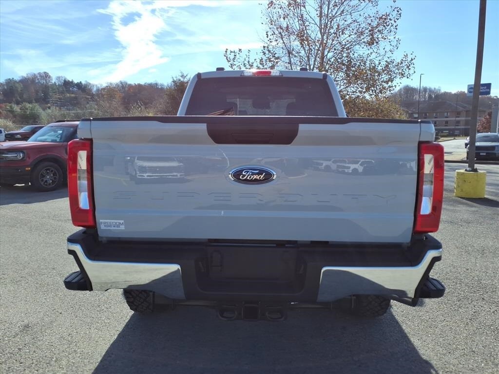 New 2026 Ford F-350 Truck Crew Cab