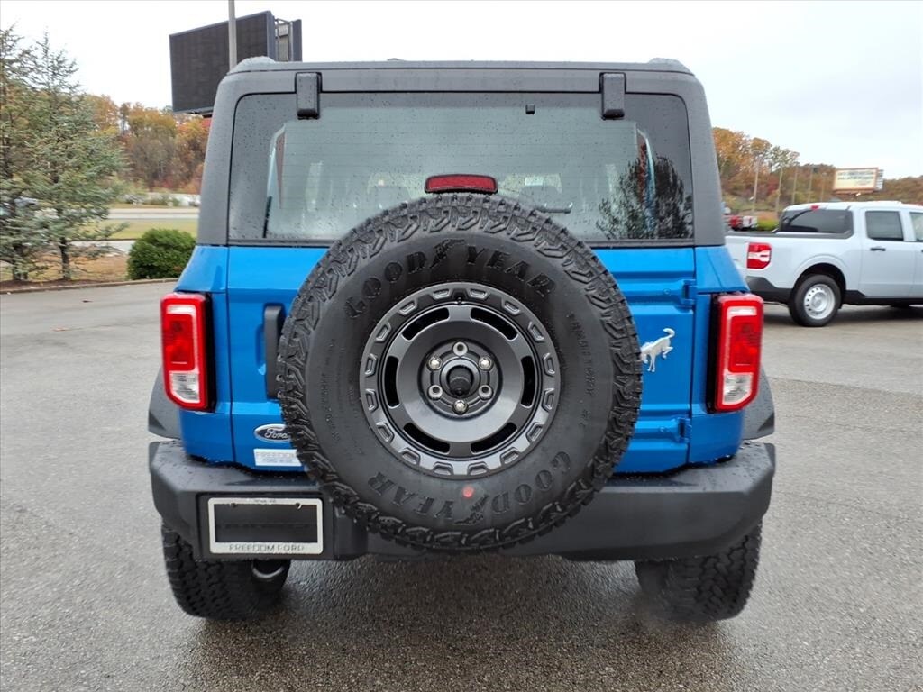 New 2025 Ford Bronco Base SUV