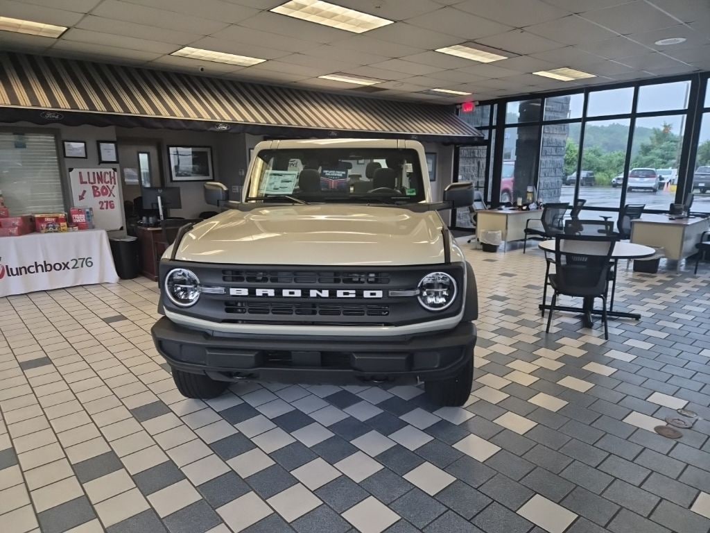 New 2025 Ford Bronco Base SUV