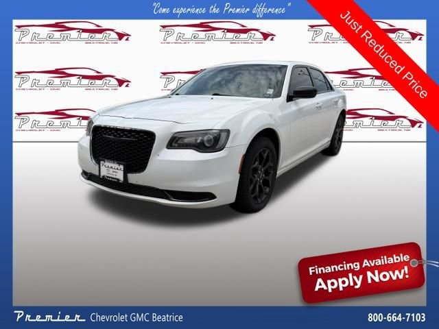 Used 2022 Chrysler 300 Touring with VIN 2C3CCARG7NH177548 for sale in Beatrice, NE