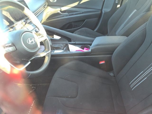 2024 Hyundai Elantra SEL photo 2