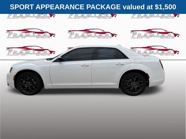 Used 2022 Chrysler 300 Touring with VIN 2C3CCARG7NH177548 for sale in Beatrice, NE