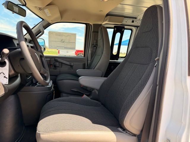 2025 GMC Savana Cargo Work Van - Photo 14