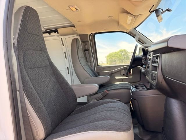2025 GMC Savana Cargo Work Van - Photo 10