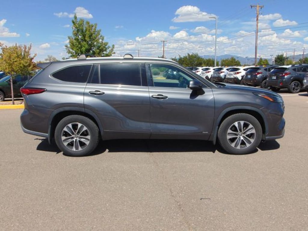 Used 2022 Toyota Highlander Hybrid XLE SUV