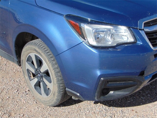 2017 Subaru Forester 2.5i photo 2