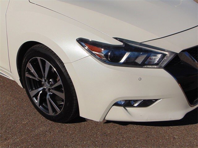 2017 Nissan Maxima Platinum photo 2