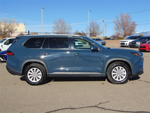 2025 Toyota Grand Highlander XLE photo 3