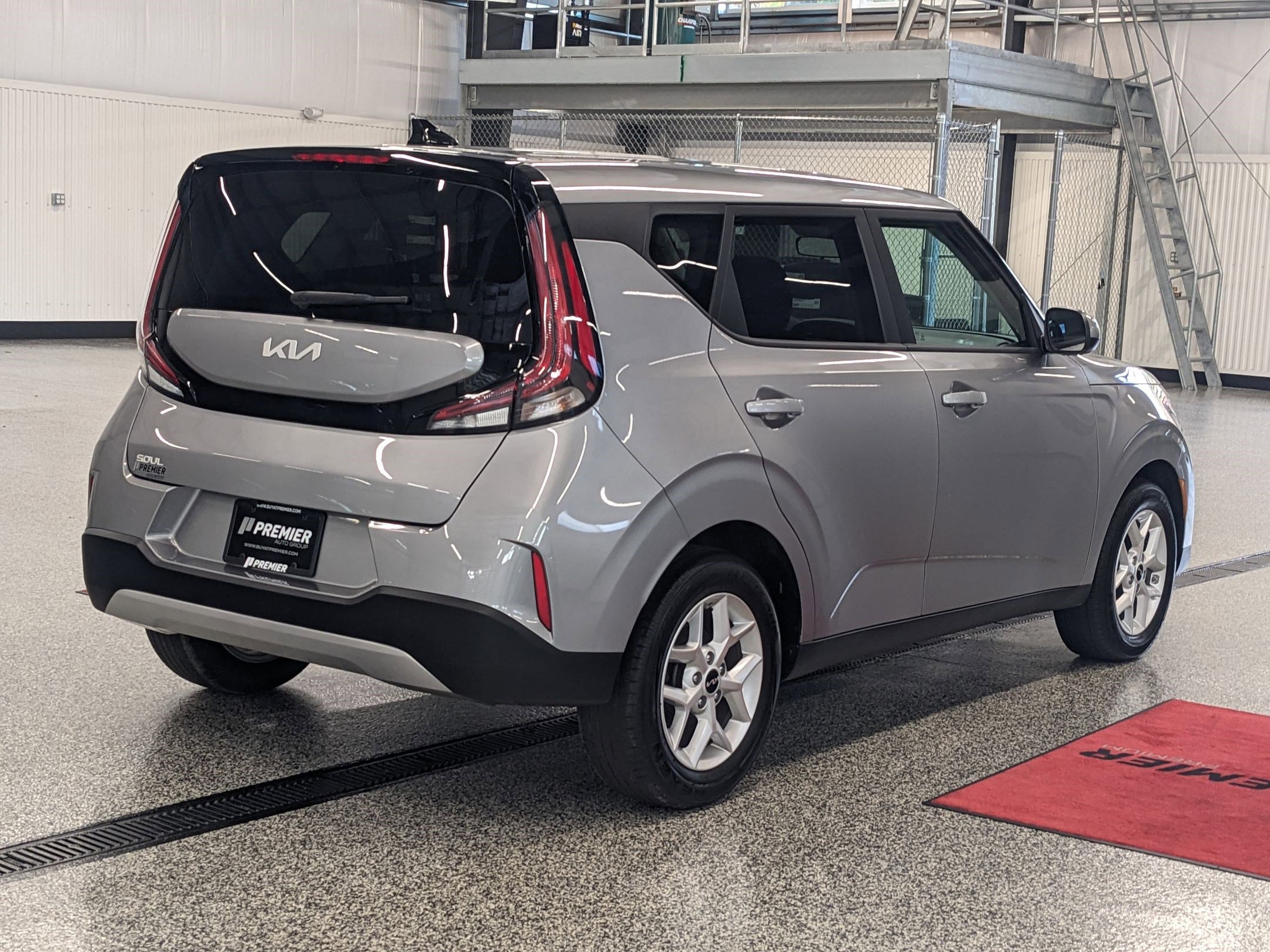 2024 Kia Soul LX photo 2