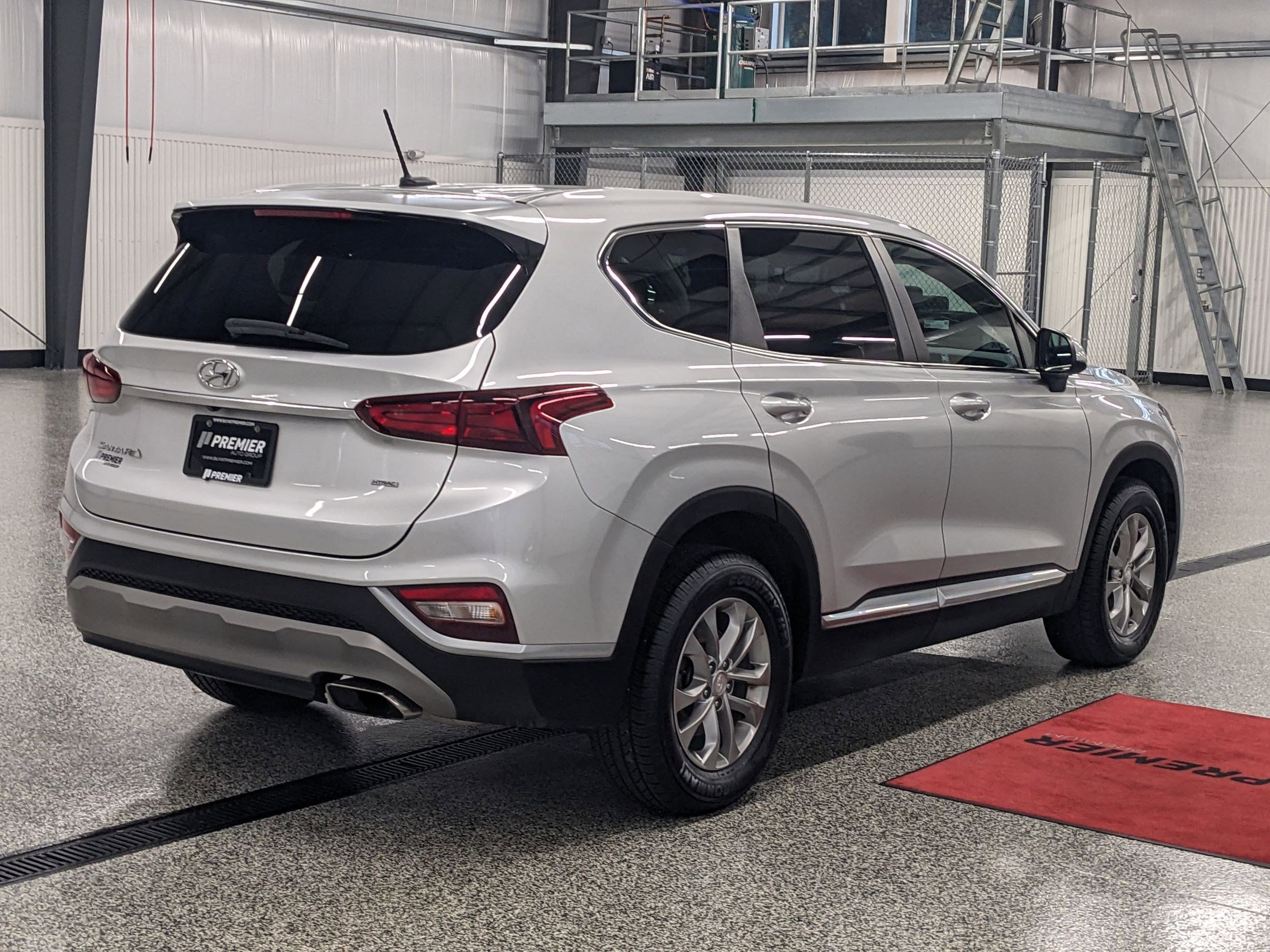2019 Hyundai Santa Fe SE photo 3
