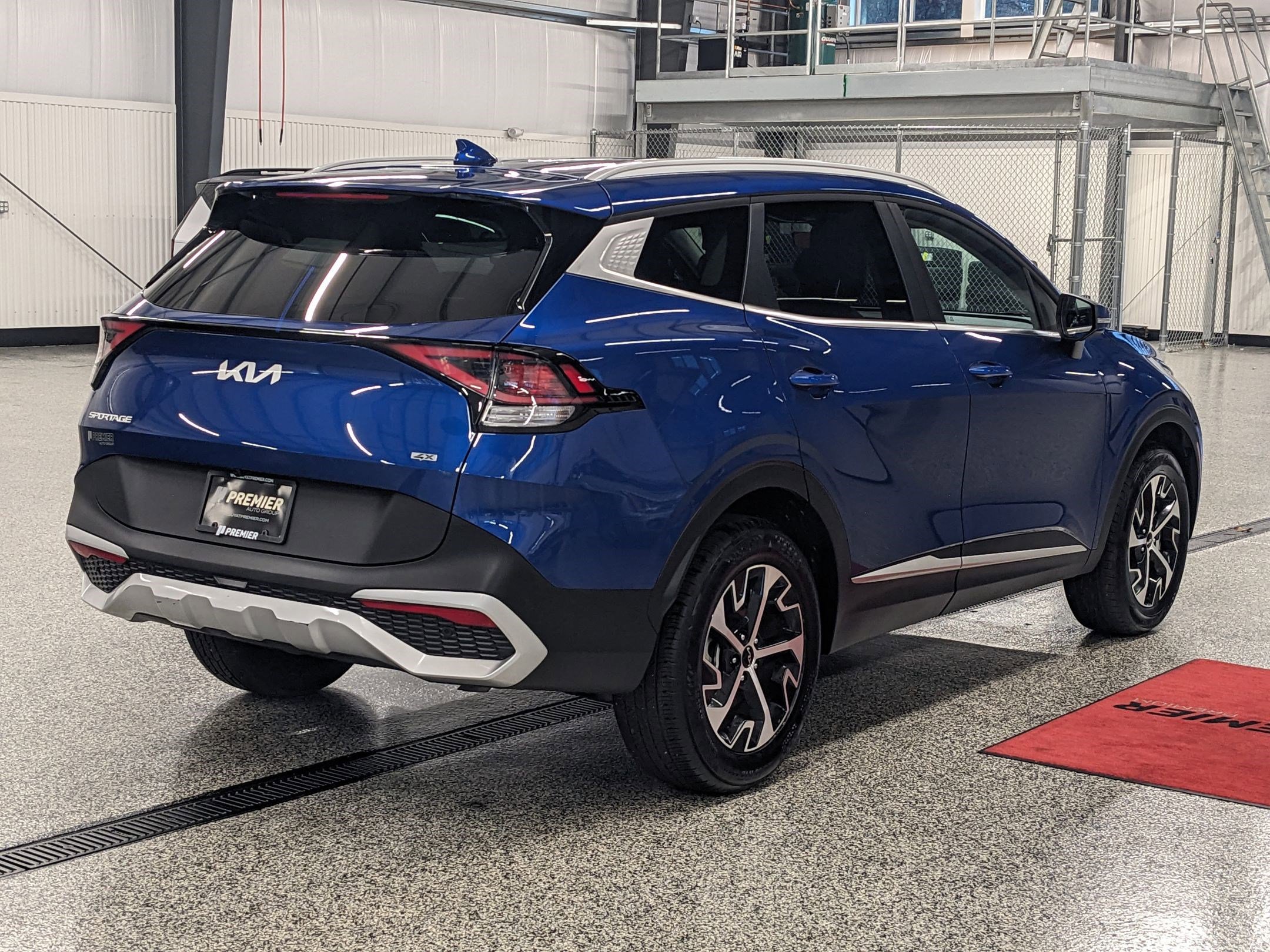 2025 Kia Sportage EX photo 3