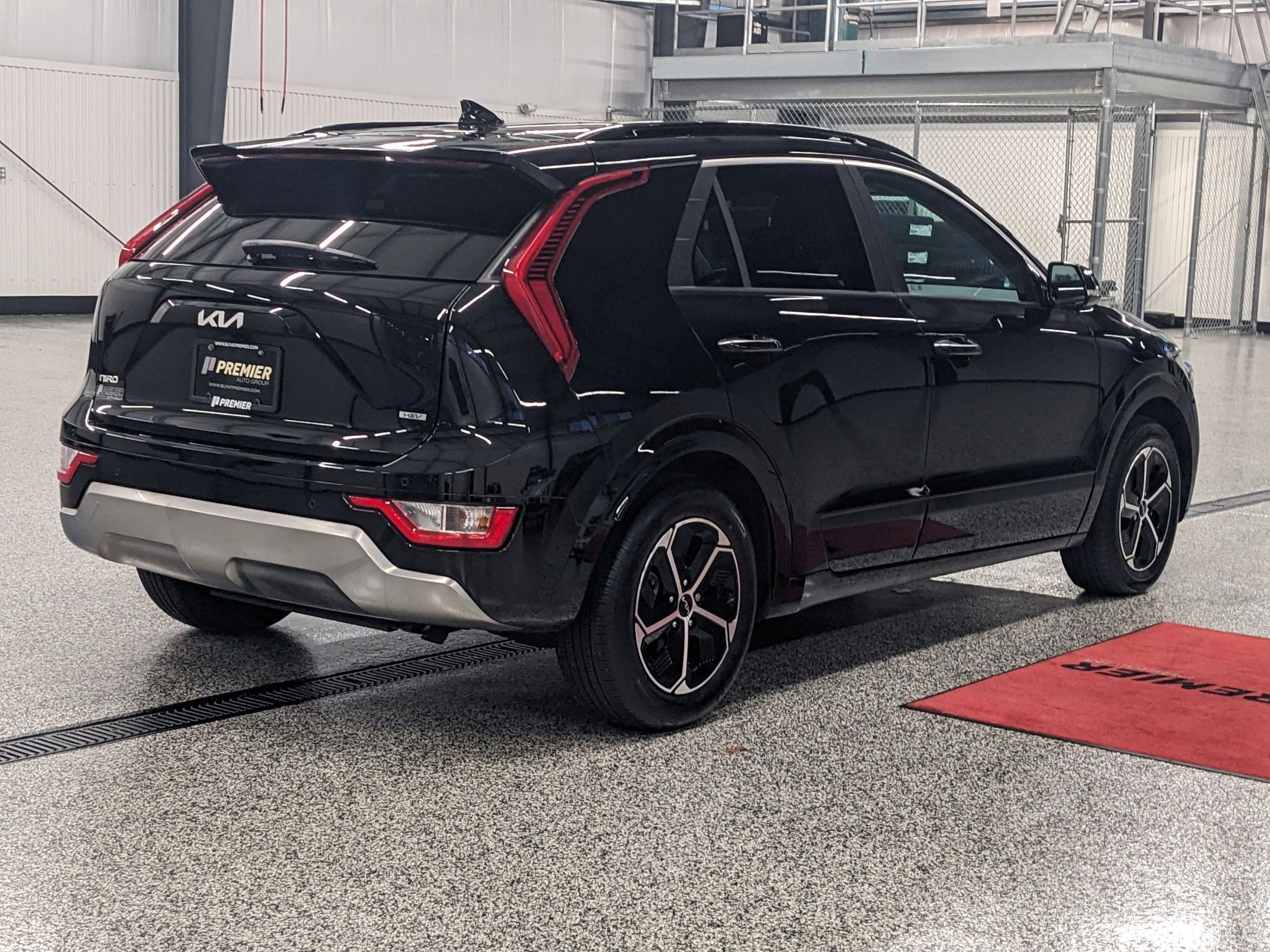 2023 Kia Niro SX photo 2