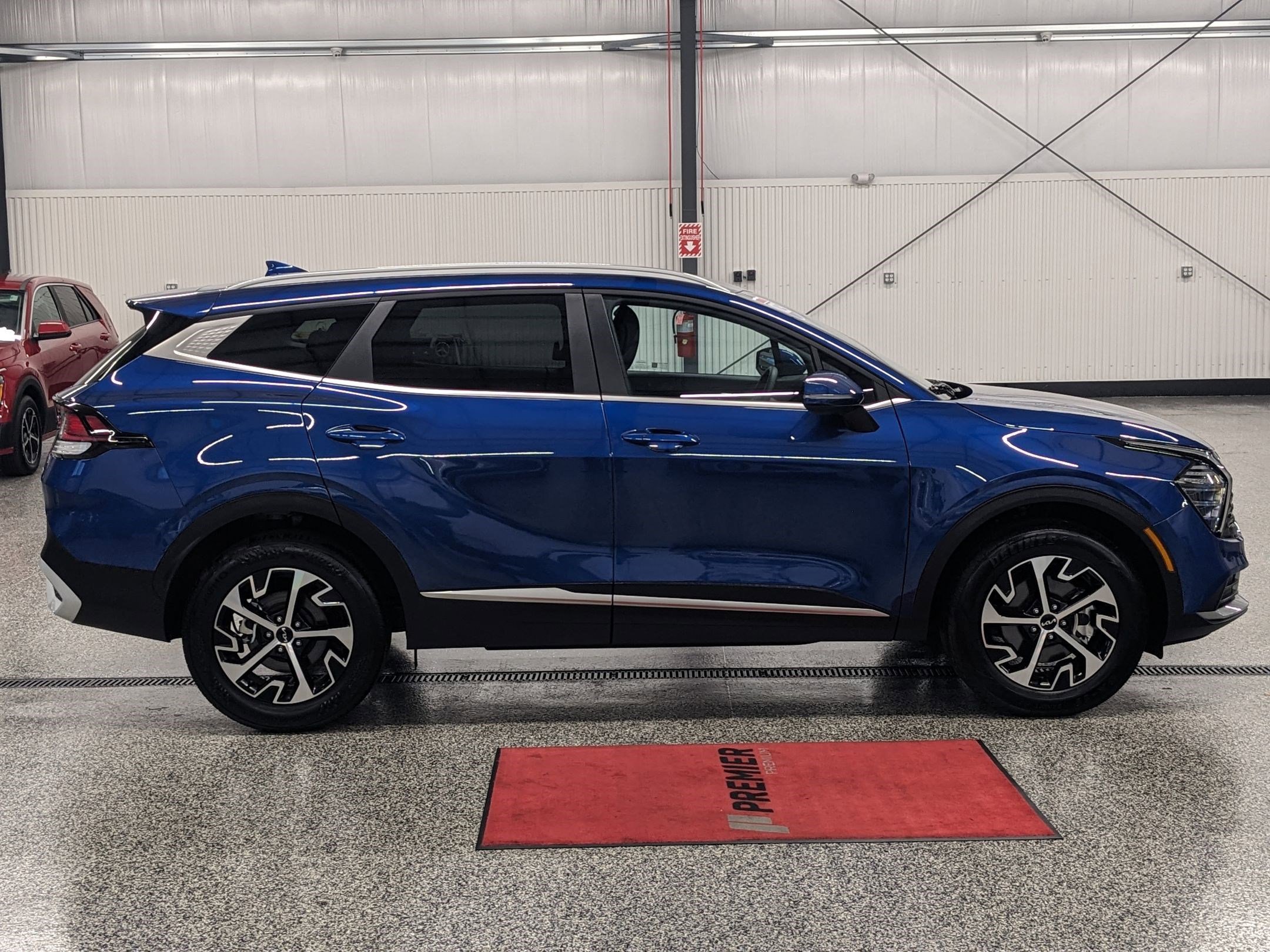 2025 Kia Sportage EX photo 2