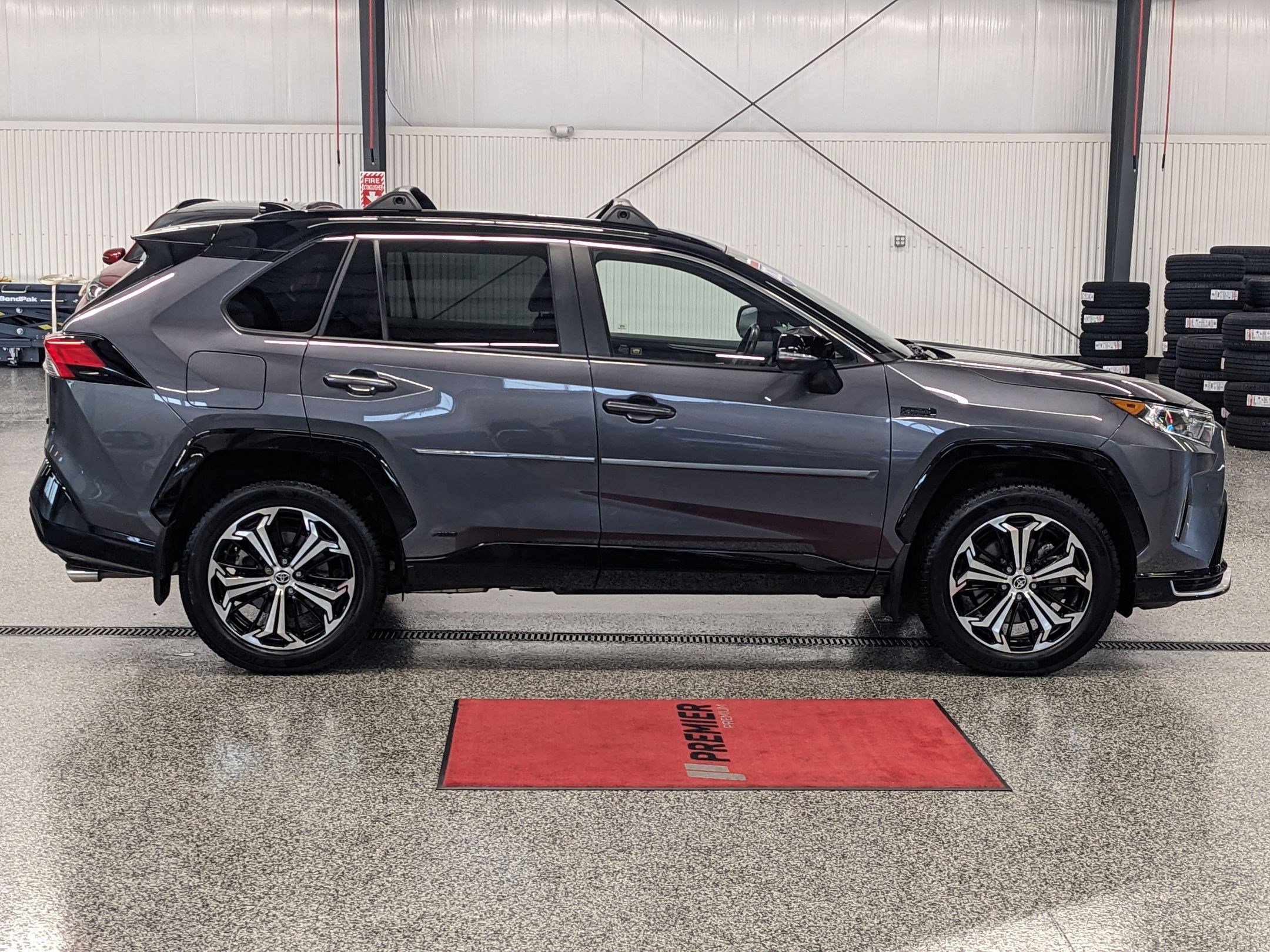 2021 Toyota RAV4 Prime XSE photo 2