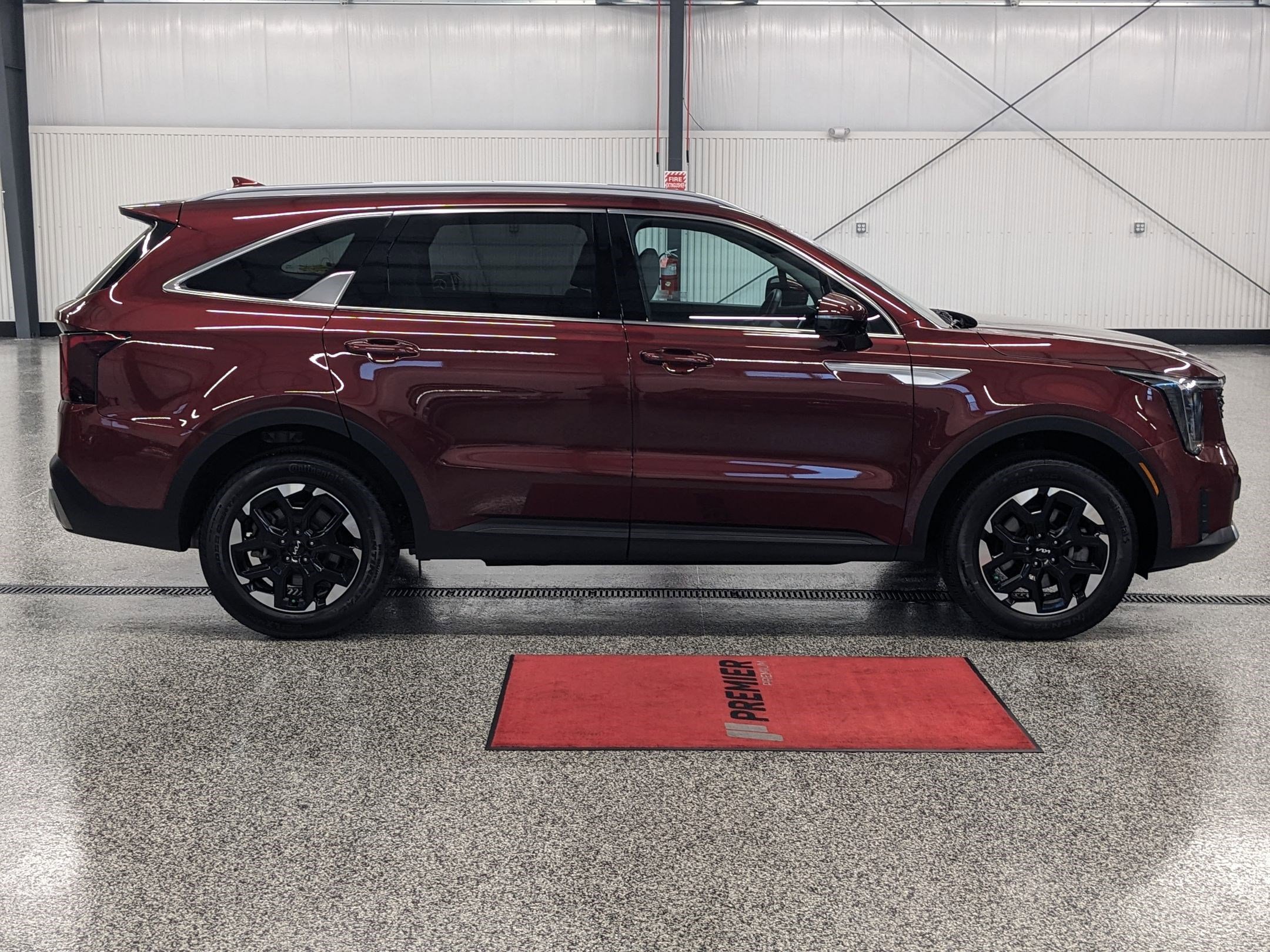 2024 Kia Sorento S photo 2