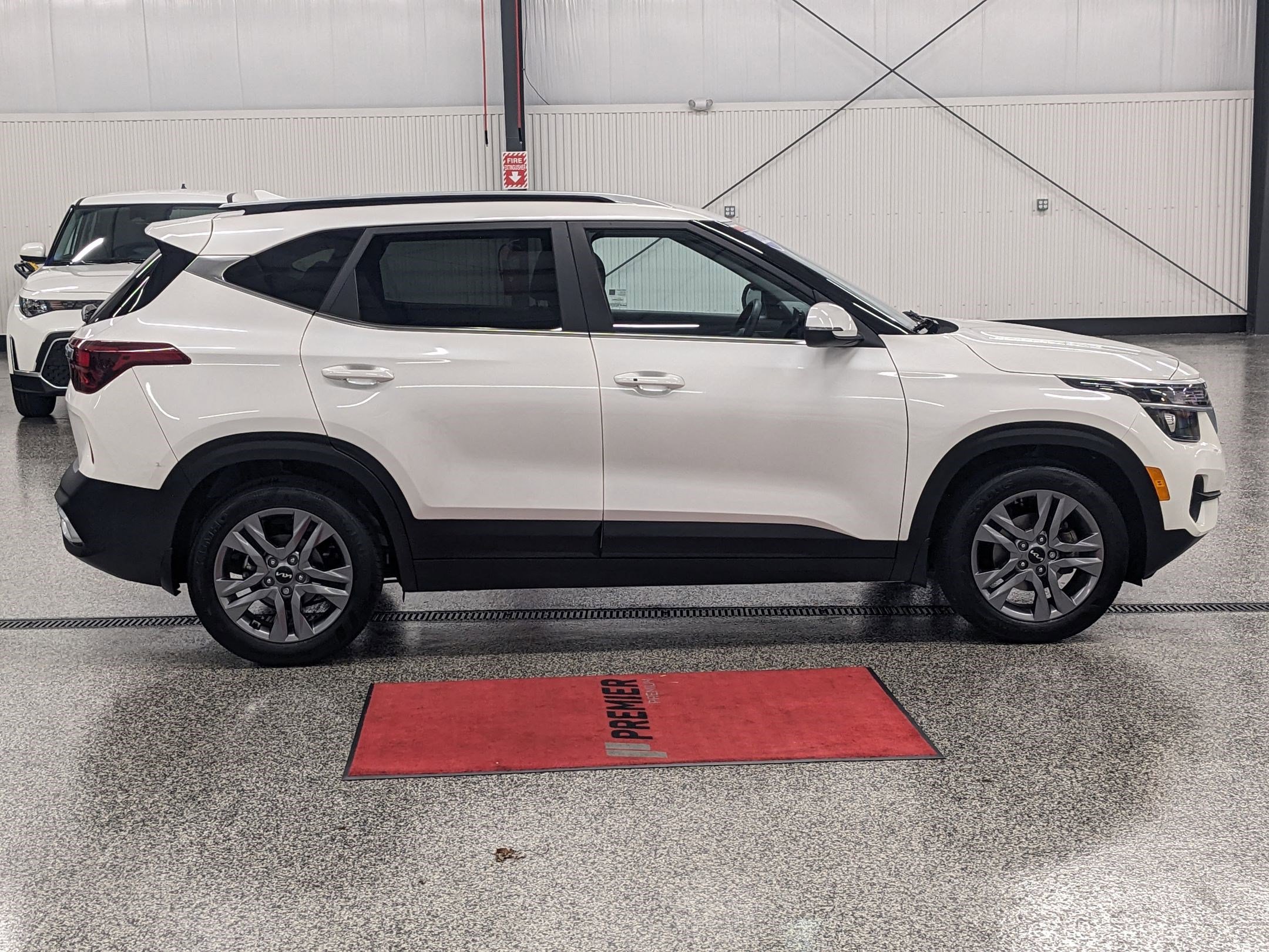 2023 Kia Seltos S photo 2