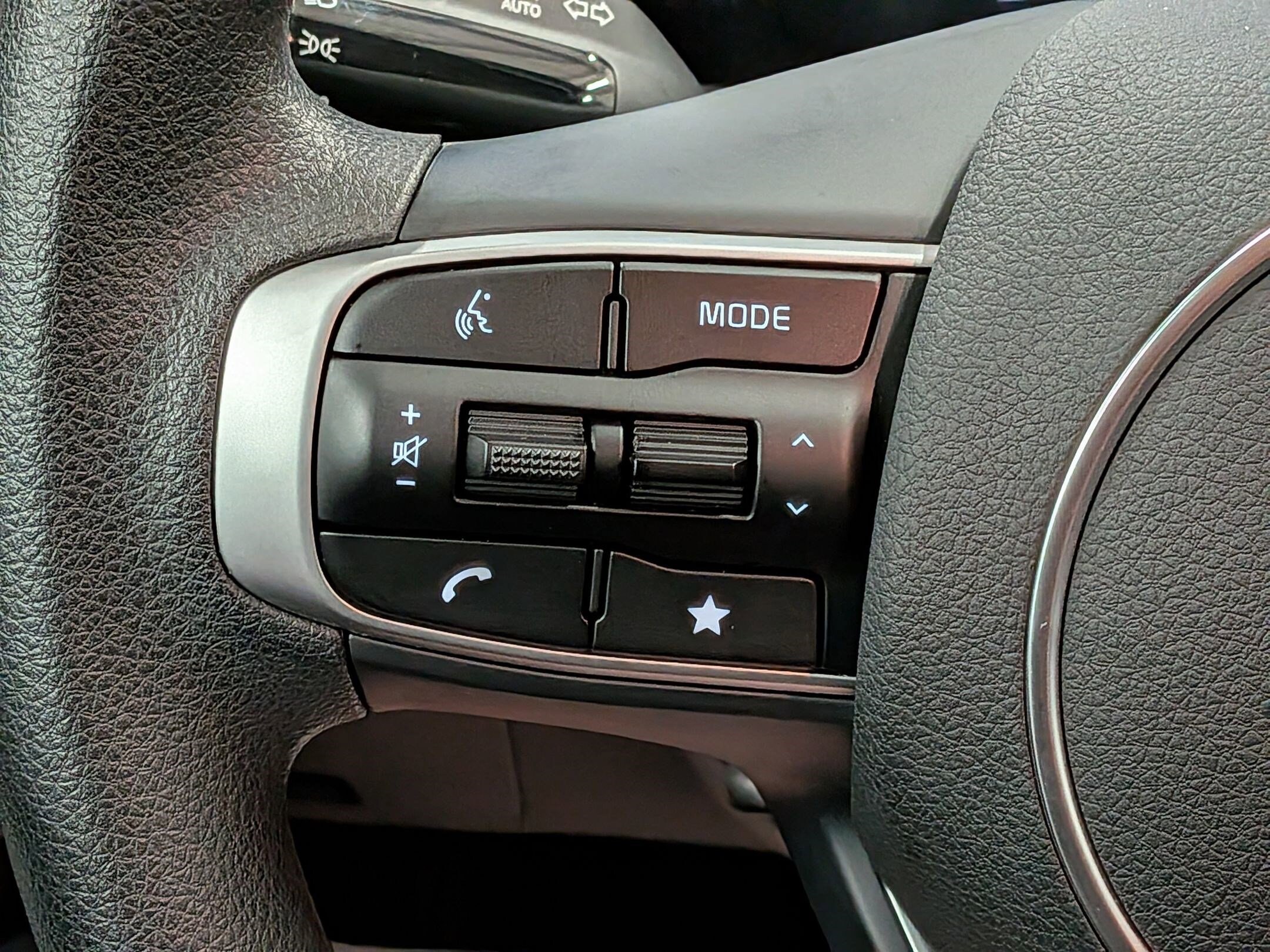 2025 Kia K5 LXS - Photo 21