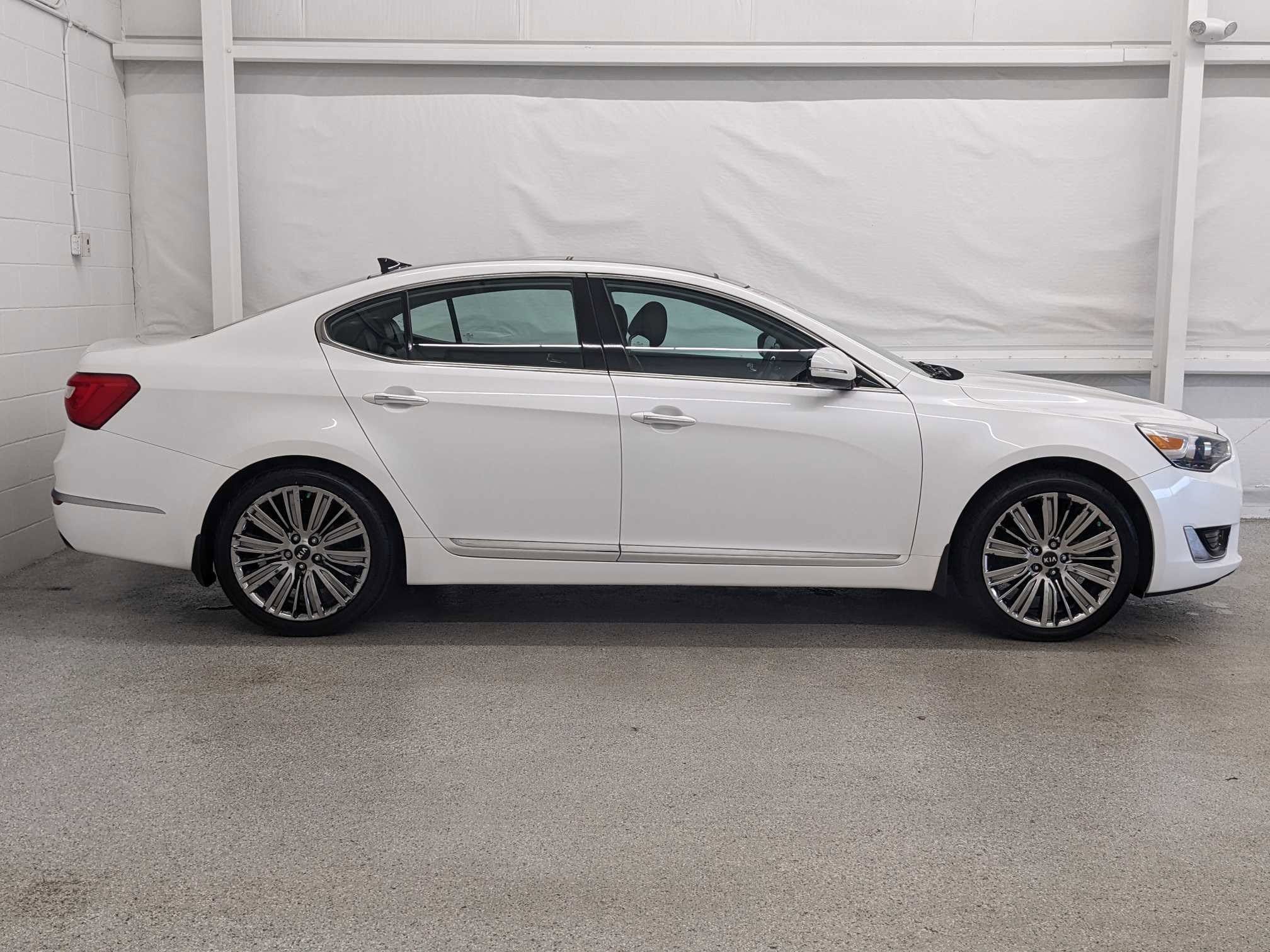 Used 2014 Kia Cadenza Limited with VIN KNALN4D7XE5165431 for sale in Branford, CT