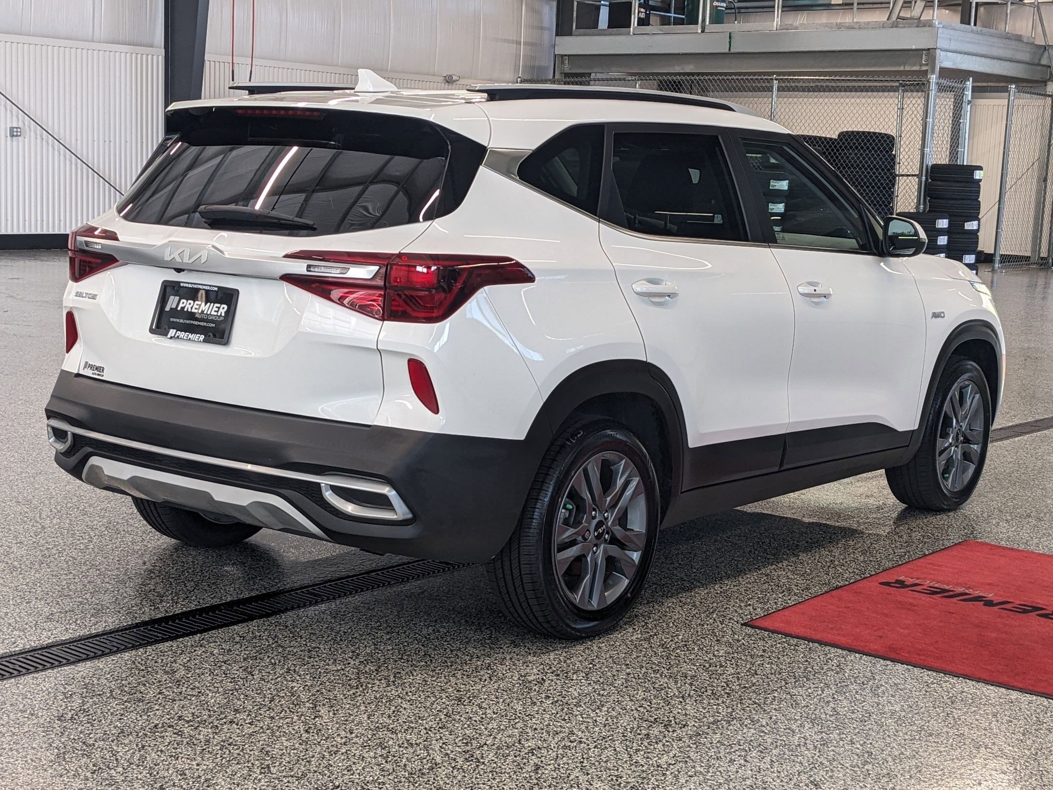 2023 Kia Seltos S photo 2