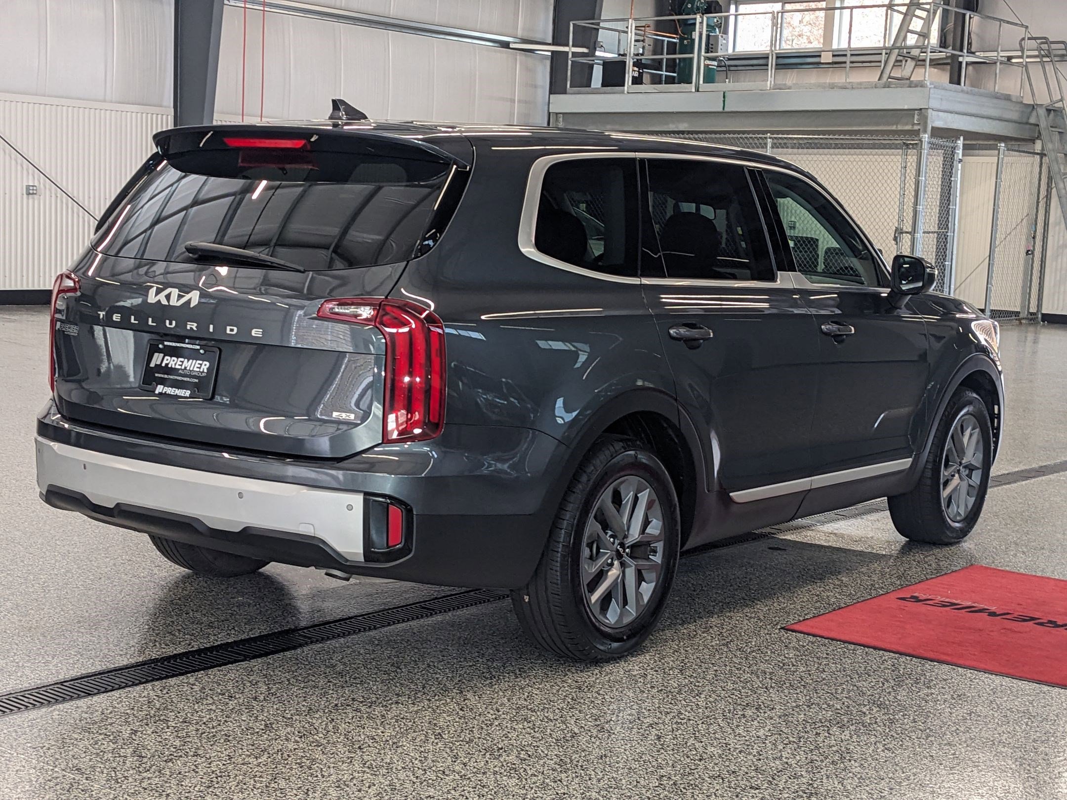 2024 Kia Telluride LX photo 2
