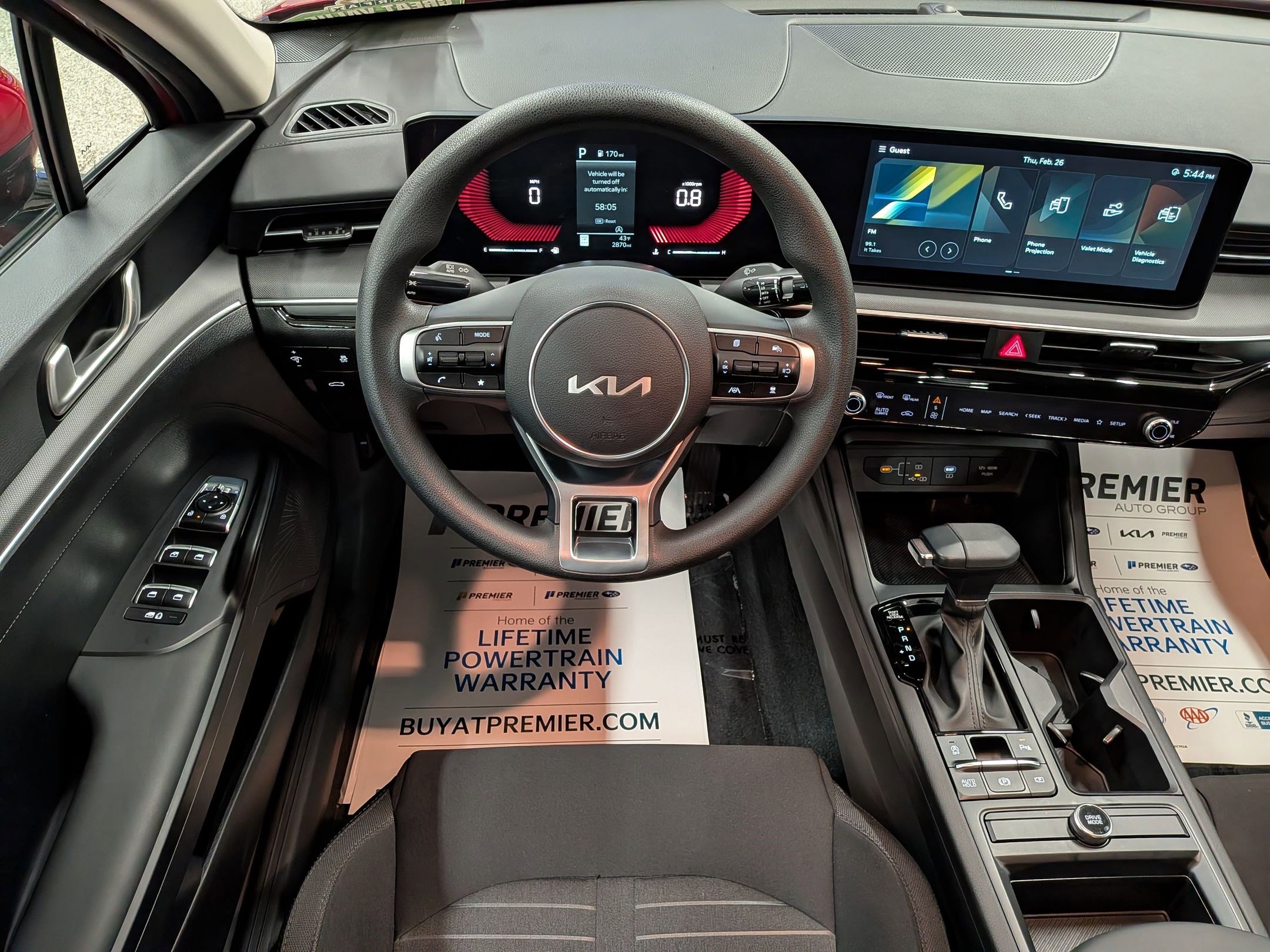 2025 Kia K5 LXS - Photo 13