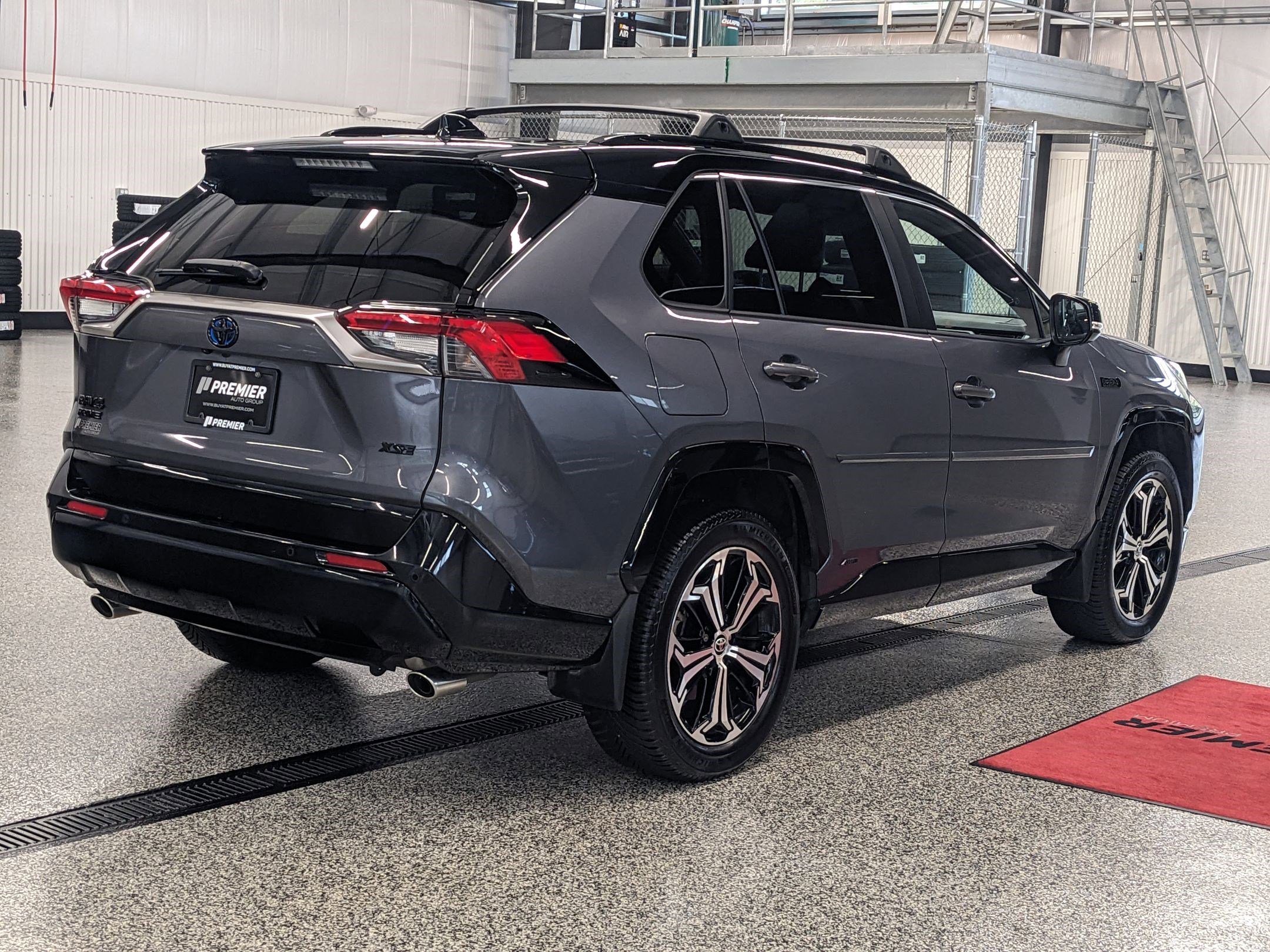 2021 Toyota RAV4 Prime XSE photo 3