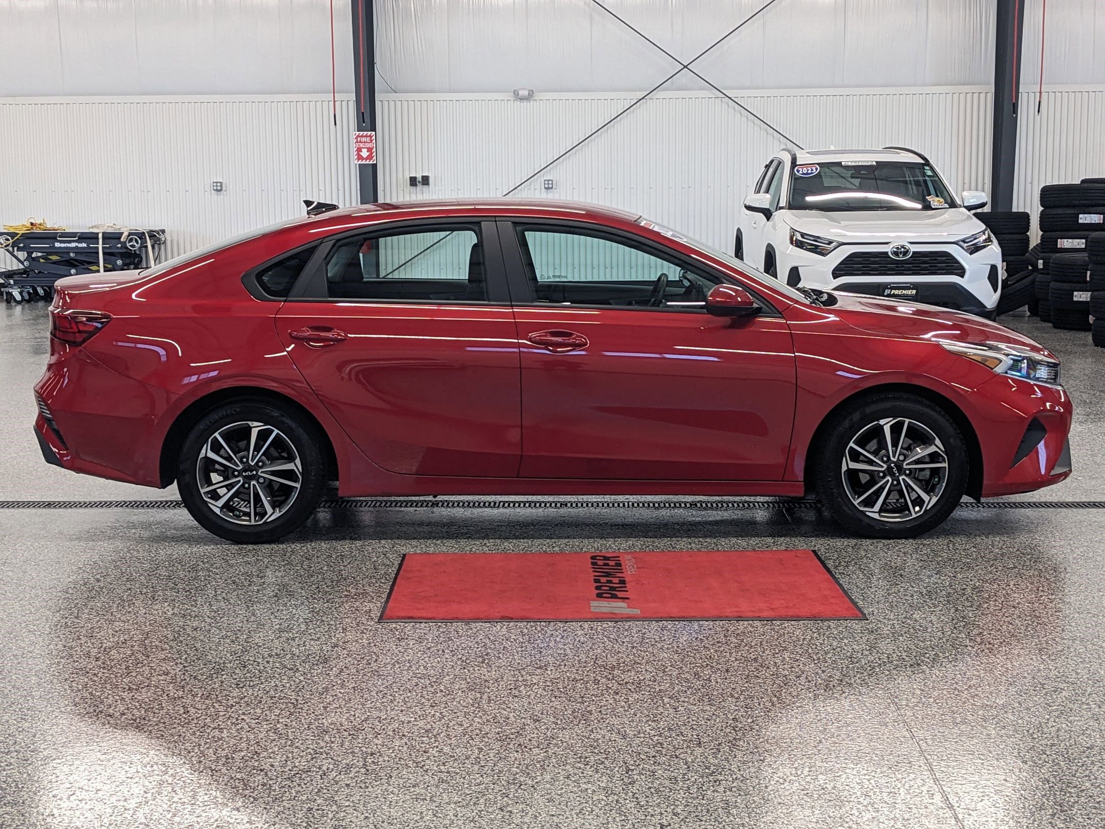2023 Kia Forte LXS photo 2