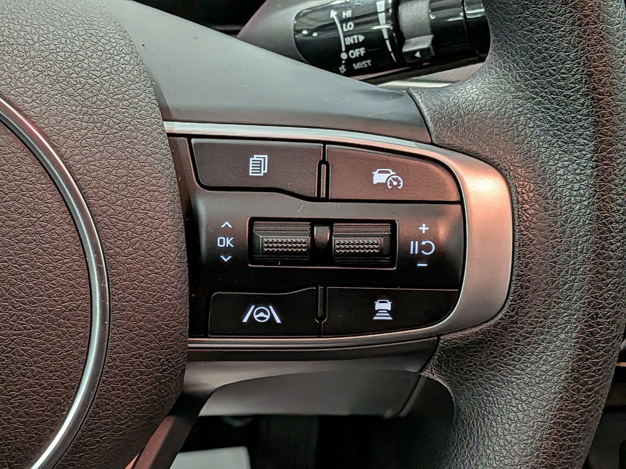 2025 Kia K5 LXS - Photo 20