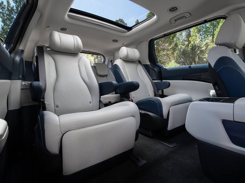 24836_2027_Carnival_Hybrid-seating.jpg