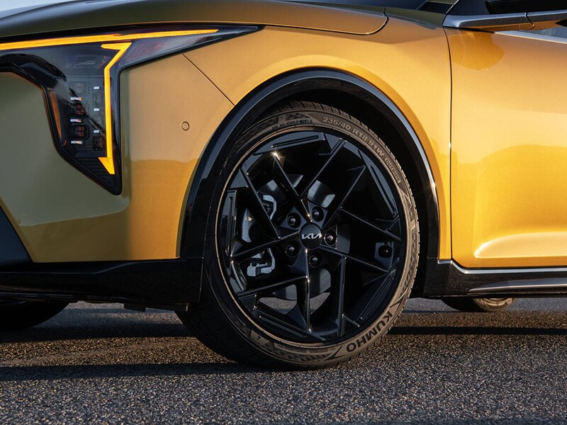2026-Kia-k4-hatchback-tire.jpg