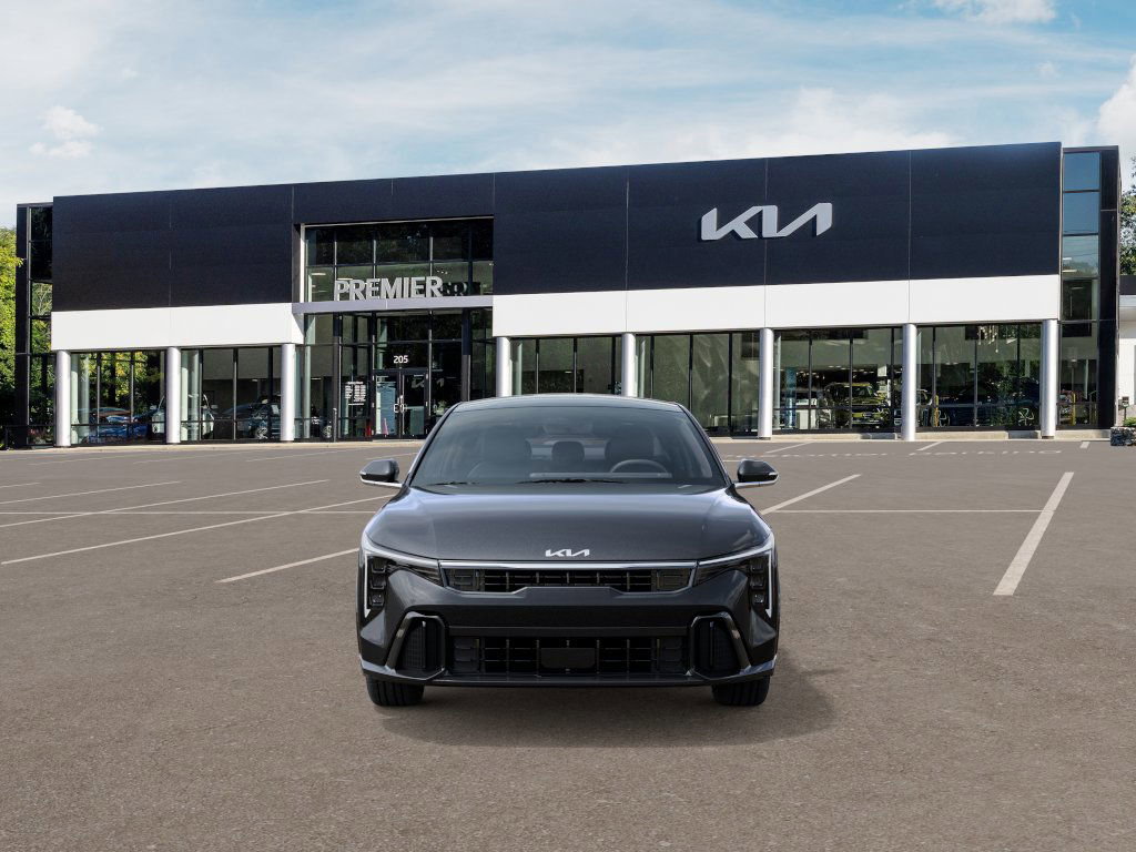 2025 Kia K4 GT-Line photo 2