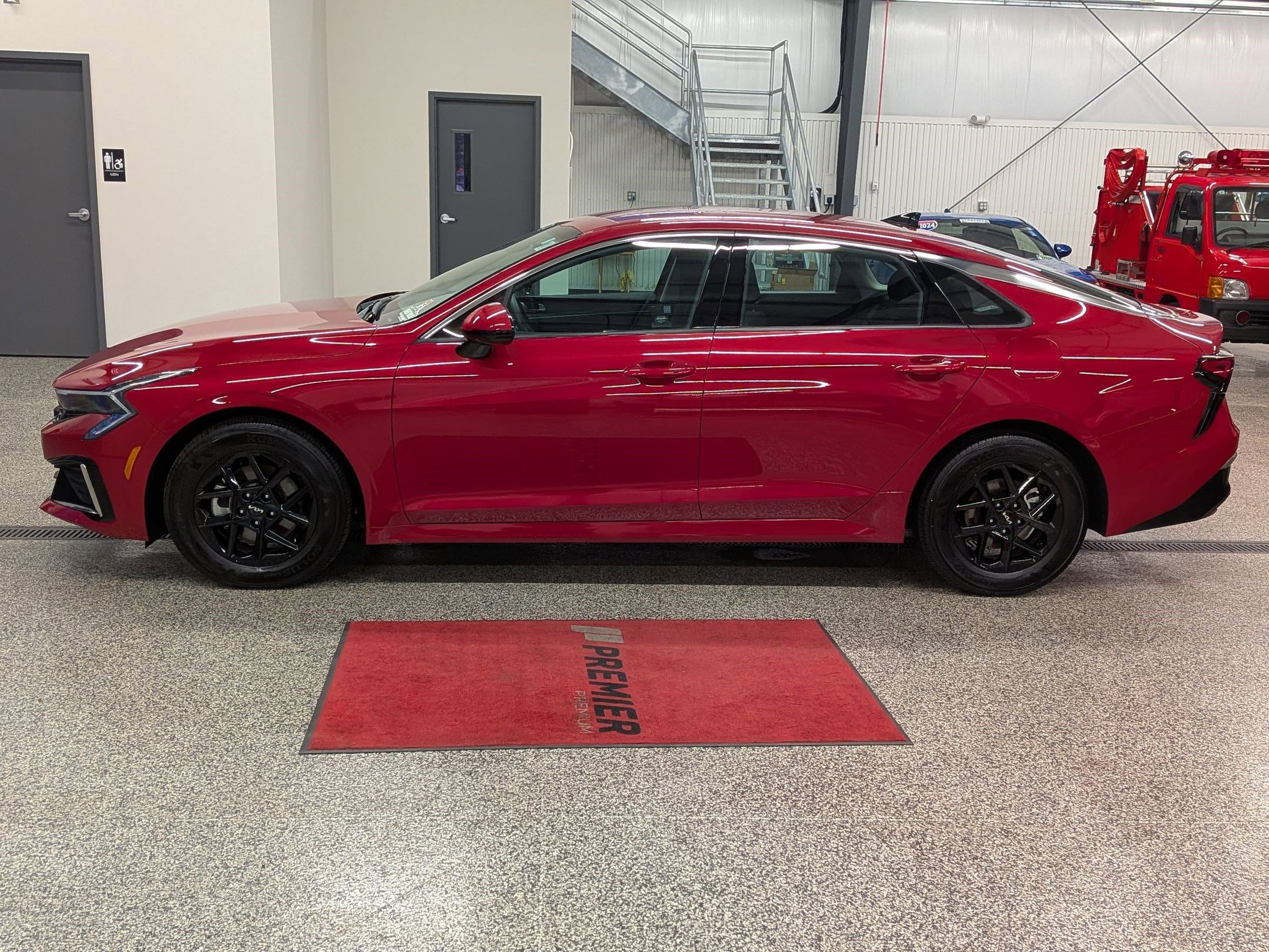 2025 Kia K5 LXS - Photo 6