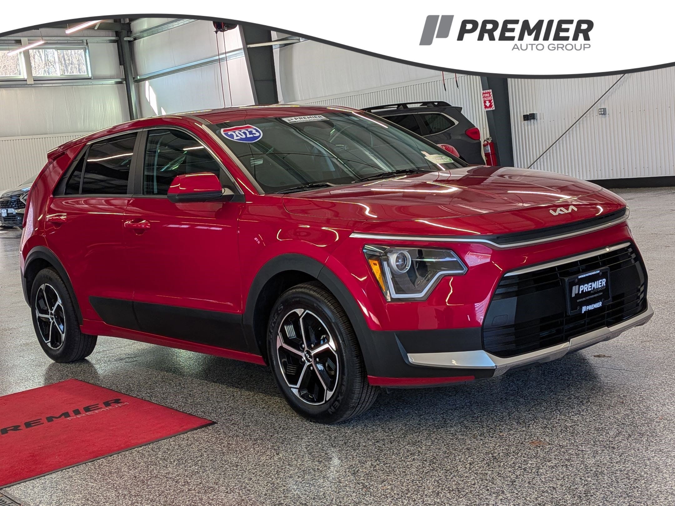 2023 Kia Niro LX's photo