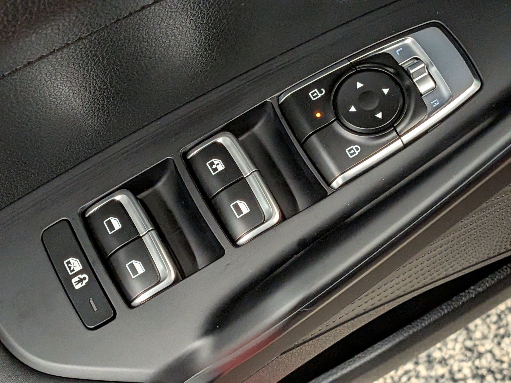 2025 Kia K5 LXS - Photo 23