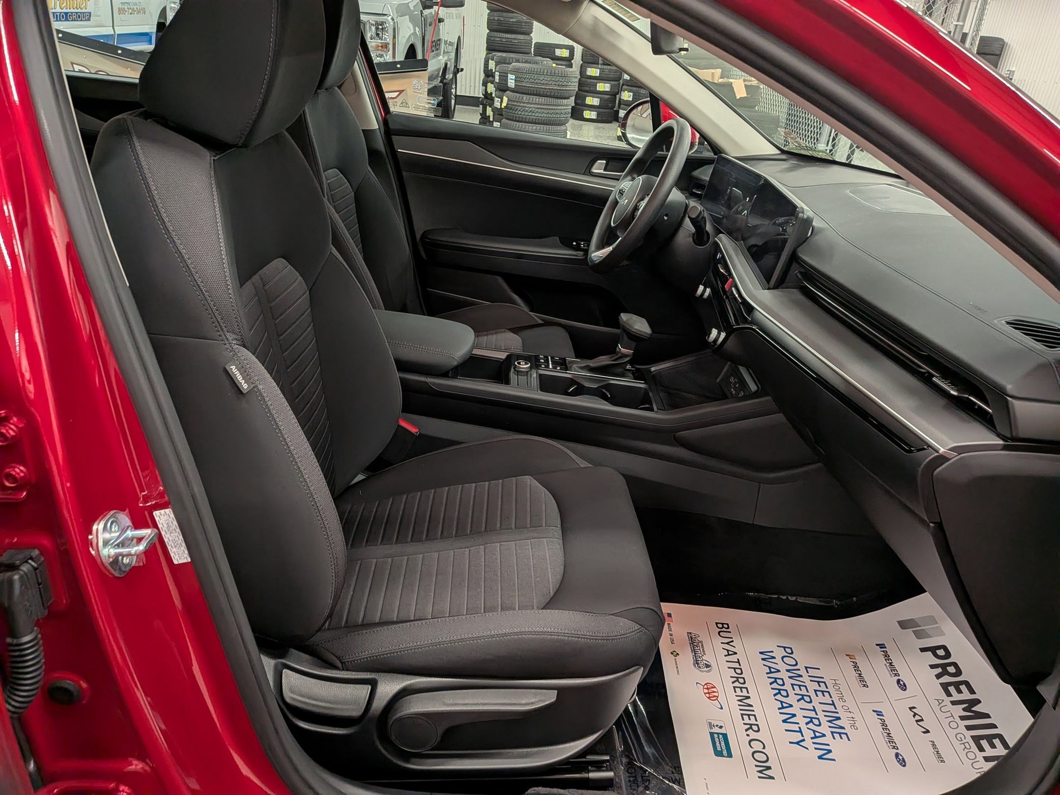2025 Kia K5 LXS - Photo 30