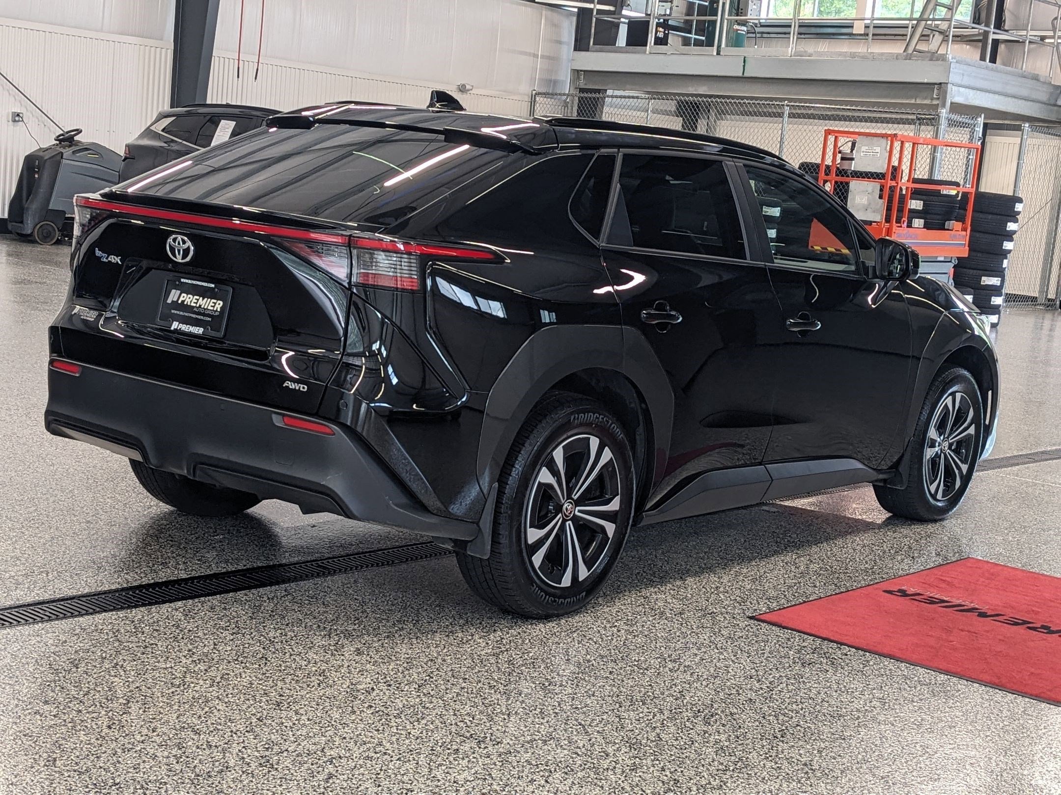 2023 Toyota bZ4X XLE photo 3