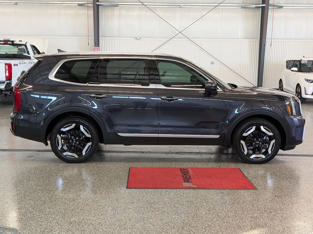 Used 2025 Kia Telluride S Sport Utility