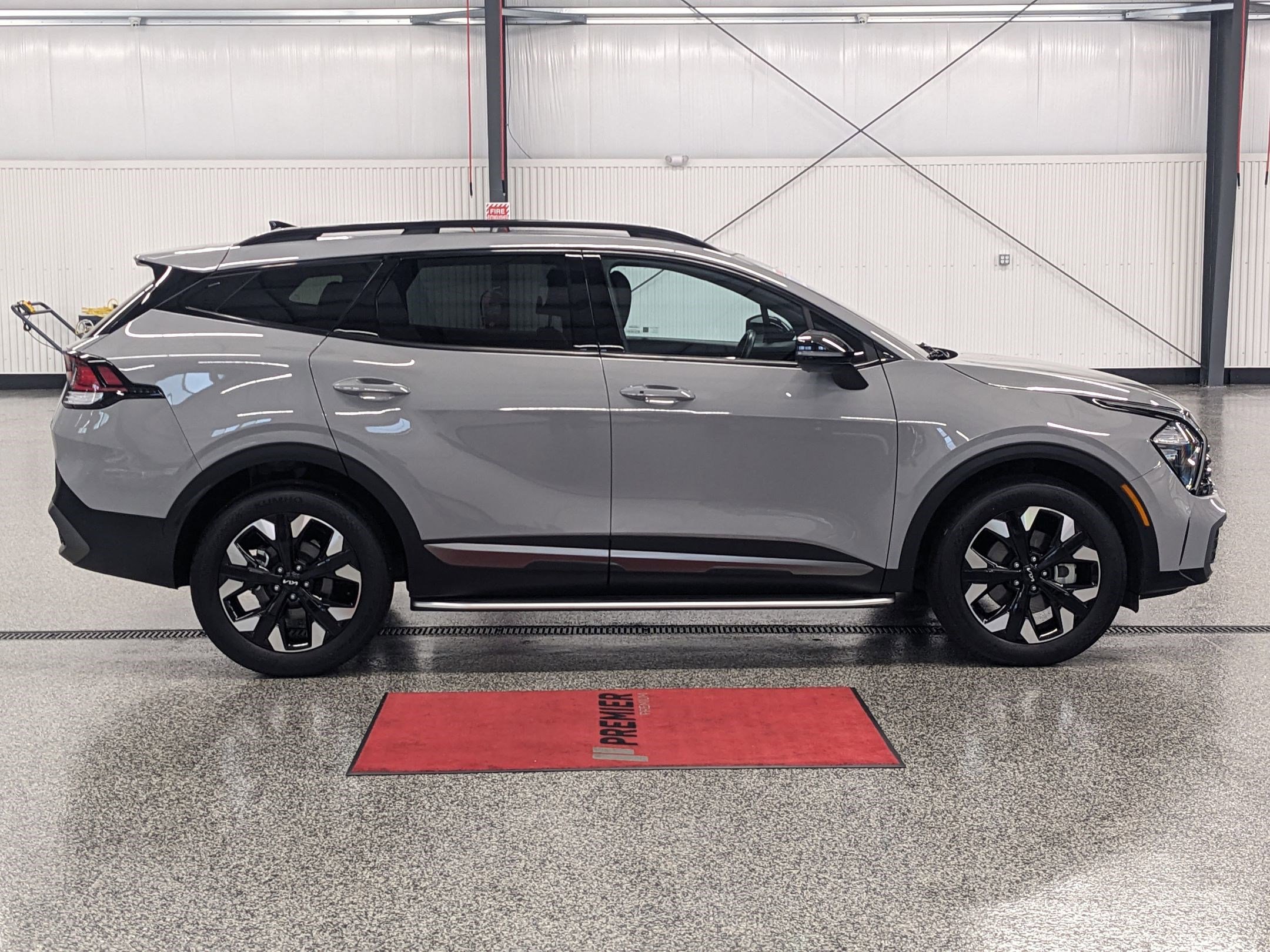 2023 Kia Sportage X-Line photo 2