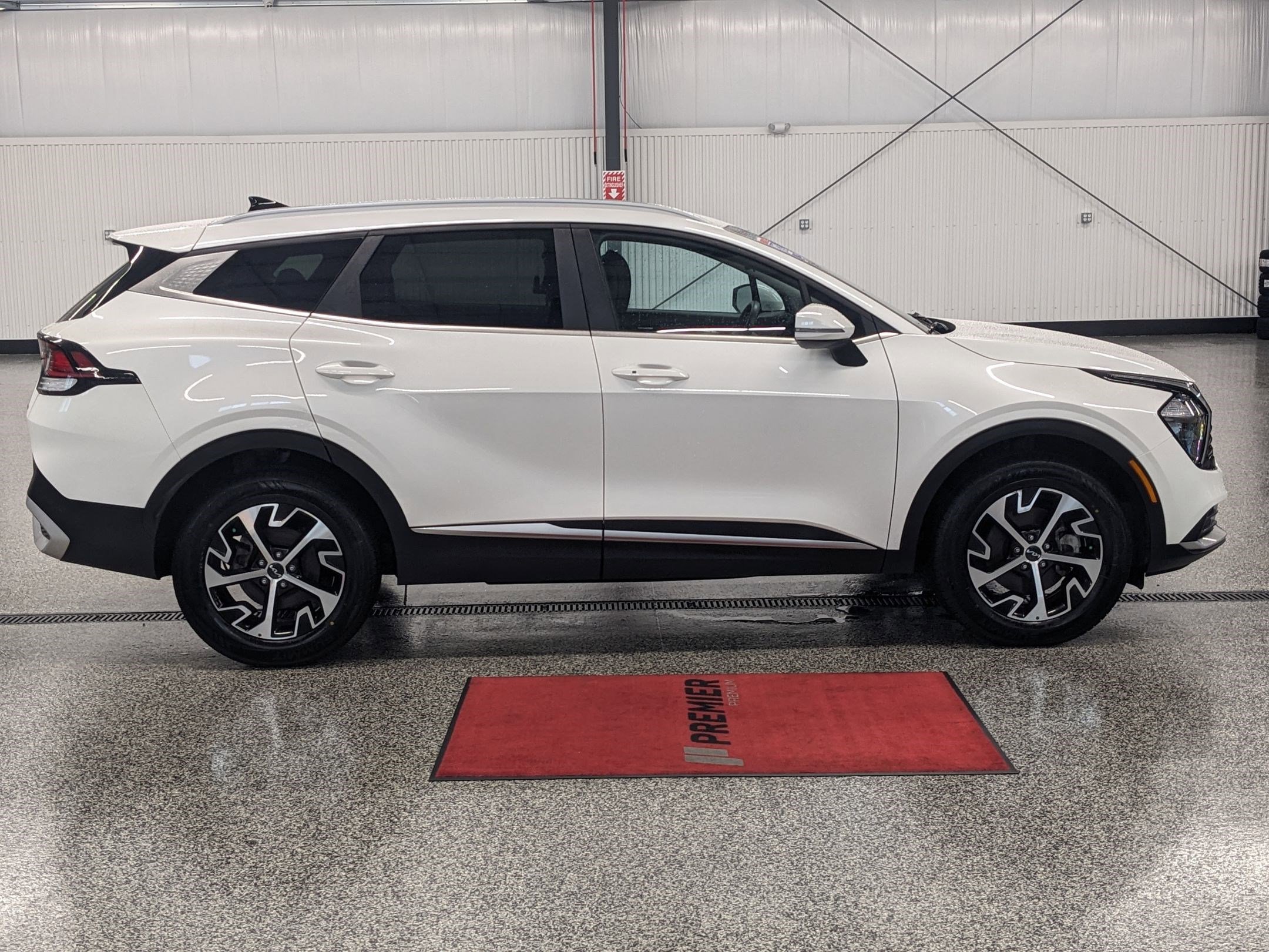 2023 Kia Sportage Hybrid EX photo 2