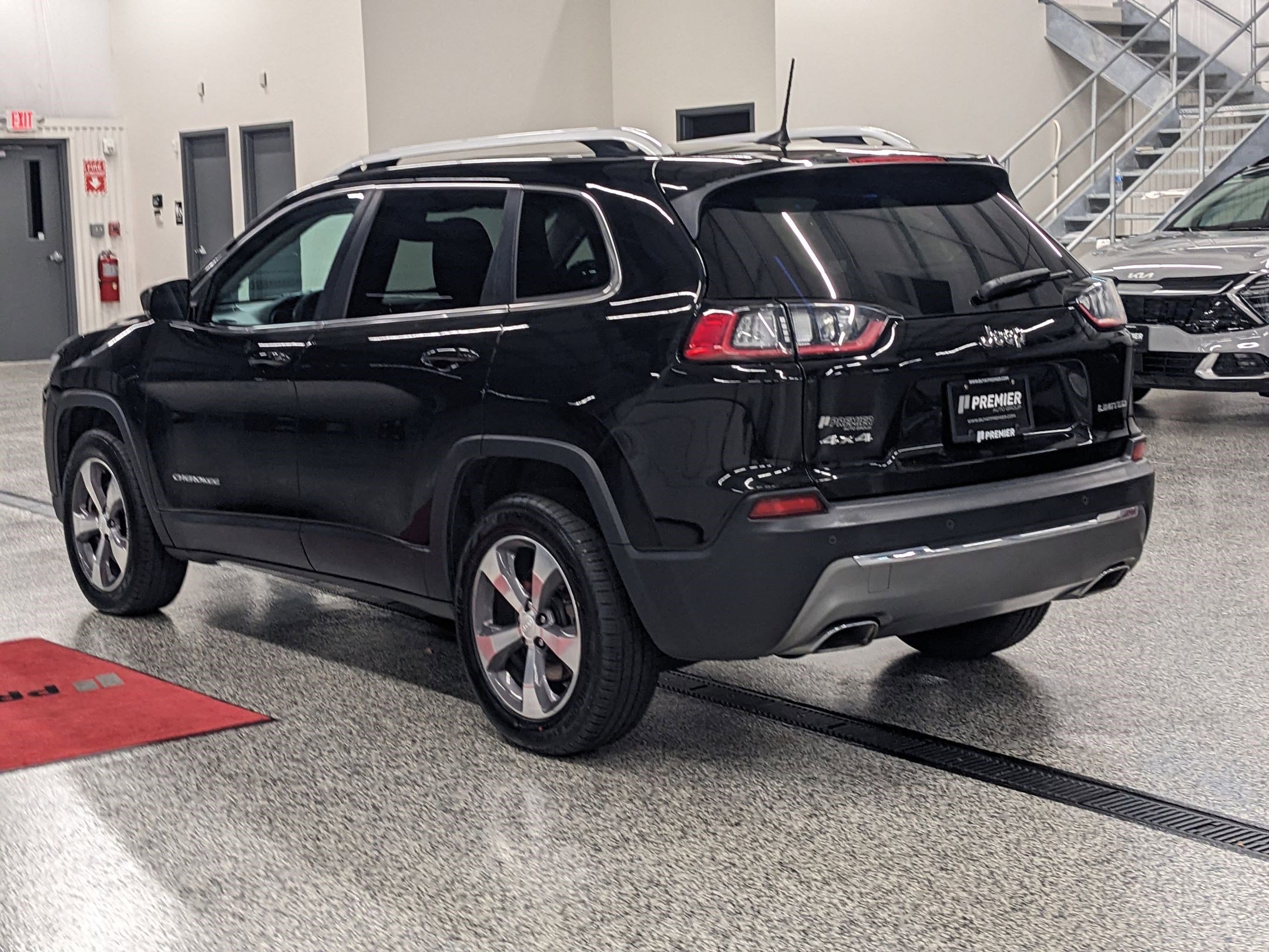 2019 Jeep Cherokee Limited photo 2