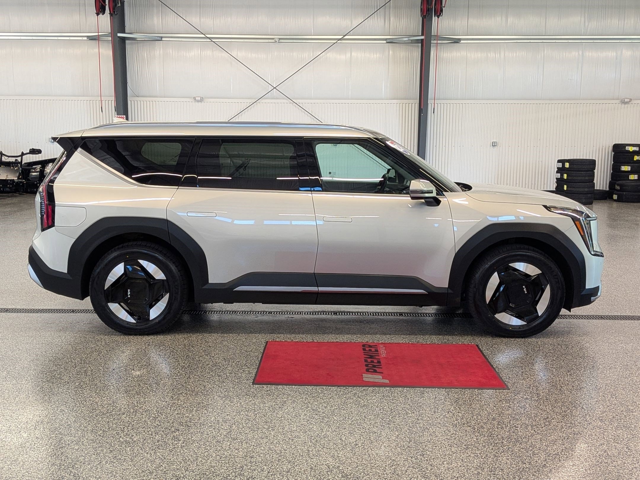 Certified 2024 Kia Ev9 Wind with VIN KNDAFFS54R6030658 for sale in Branford, CT