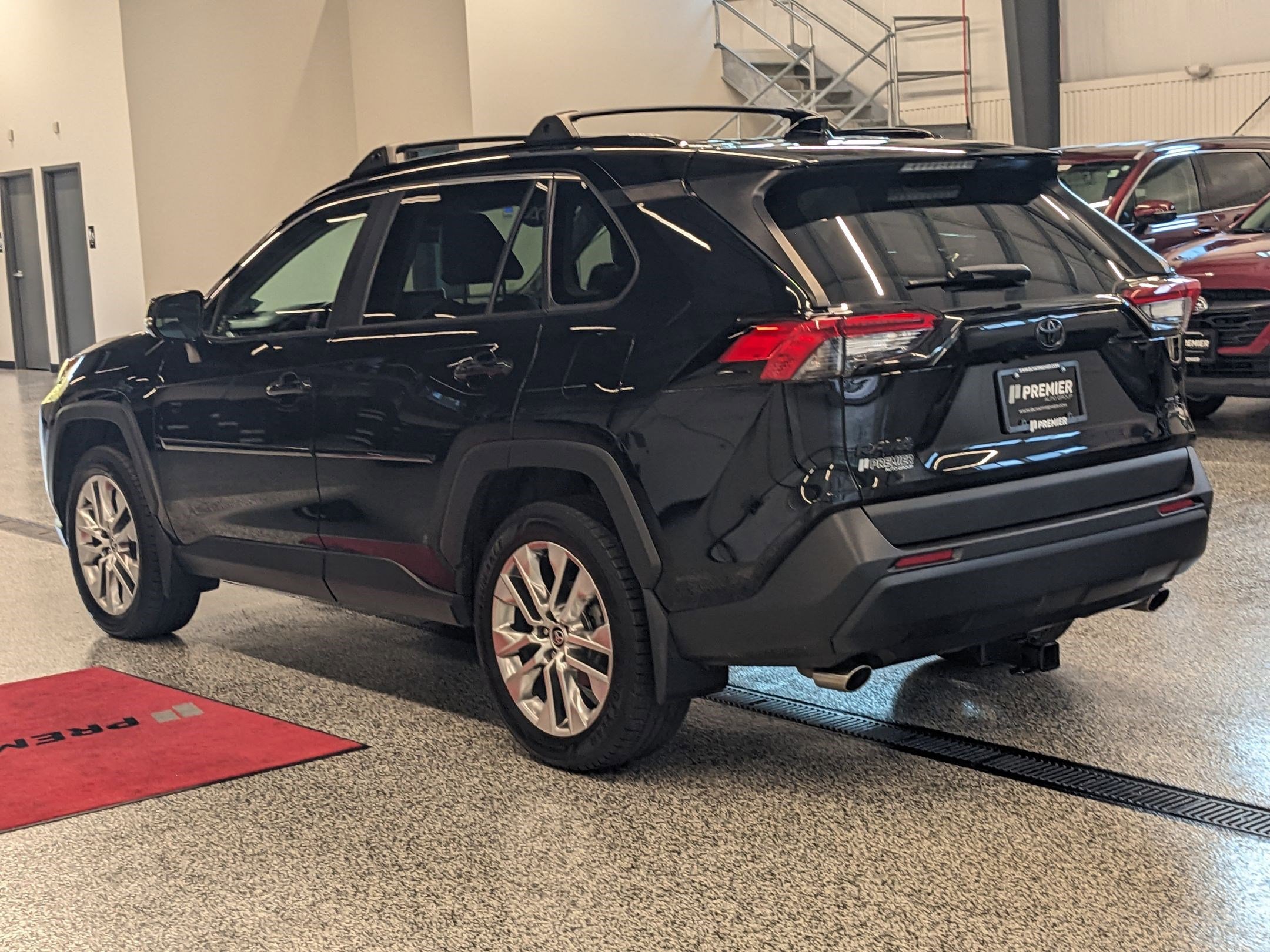 2021 Toyota RAV4 XLE Premium photo 2