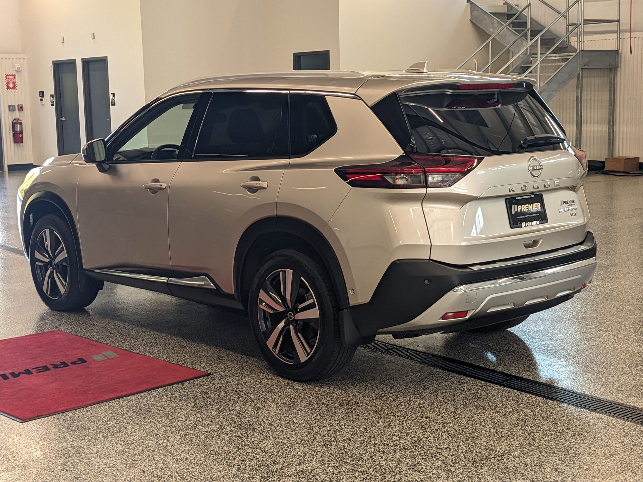 2022 Nissan Rogue Platinum photo 3