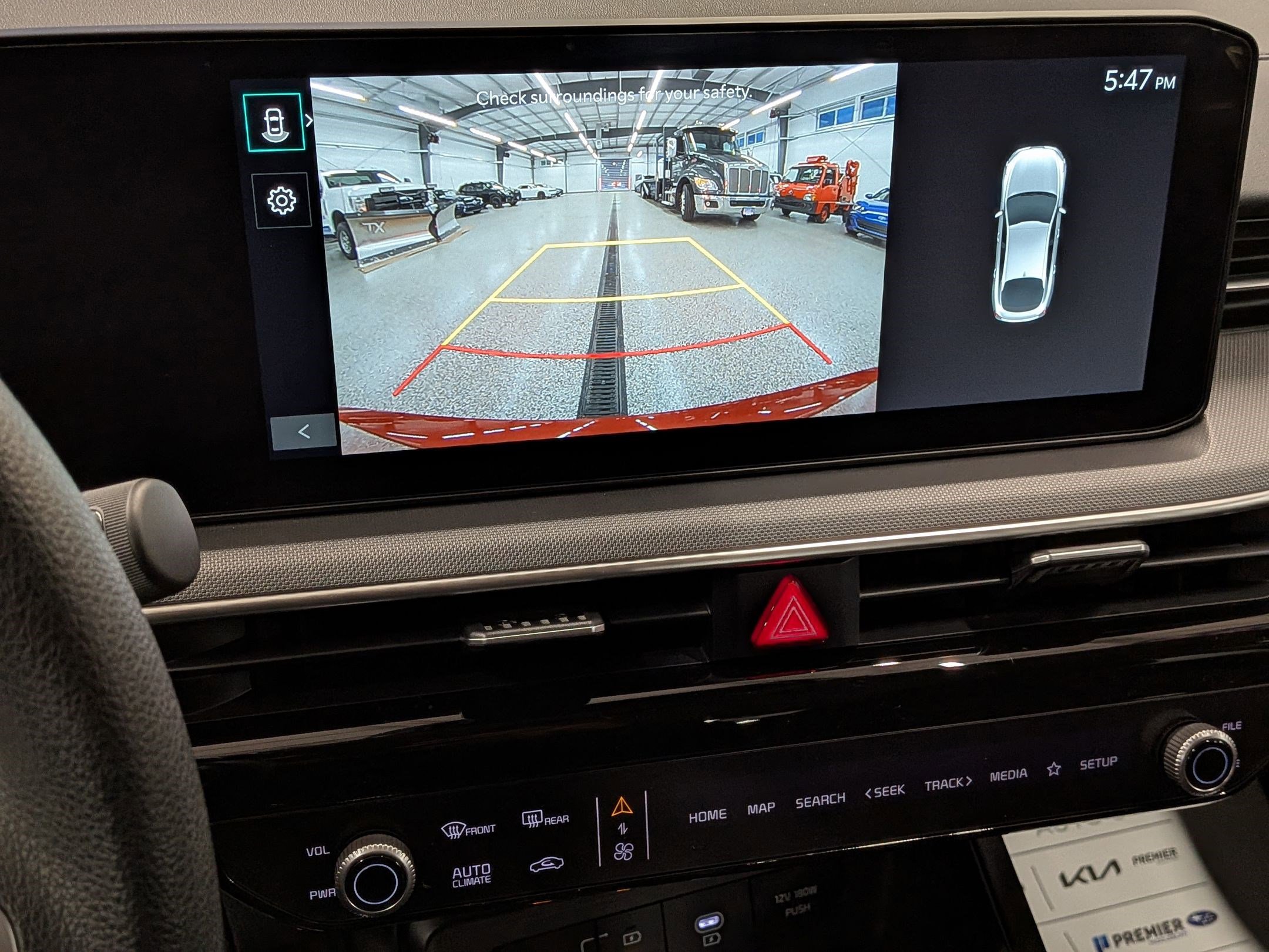 2025 Kia K5 LXS - Photo 25