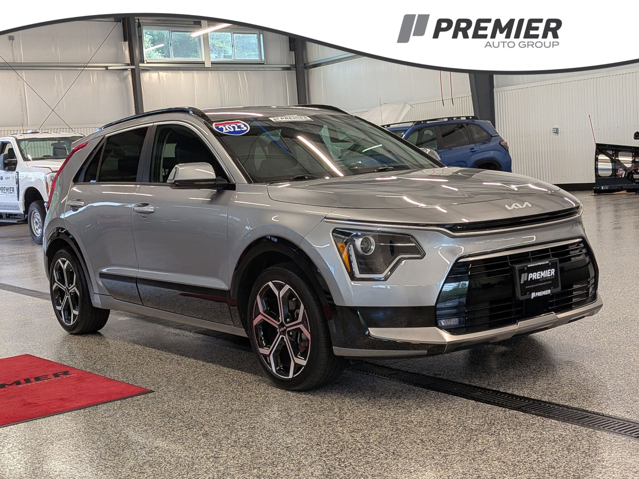 2023 Kia Niro EX Touring HEV's photo