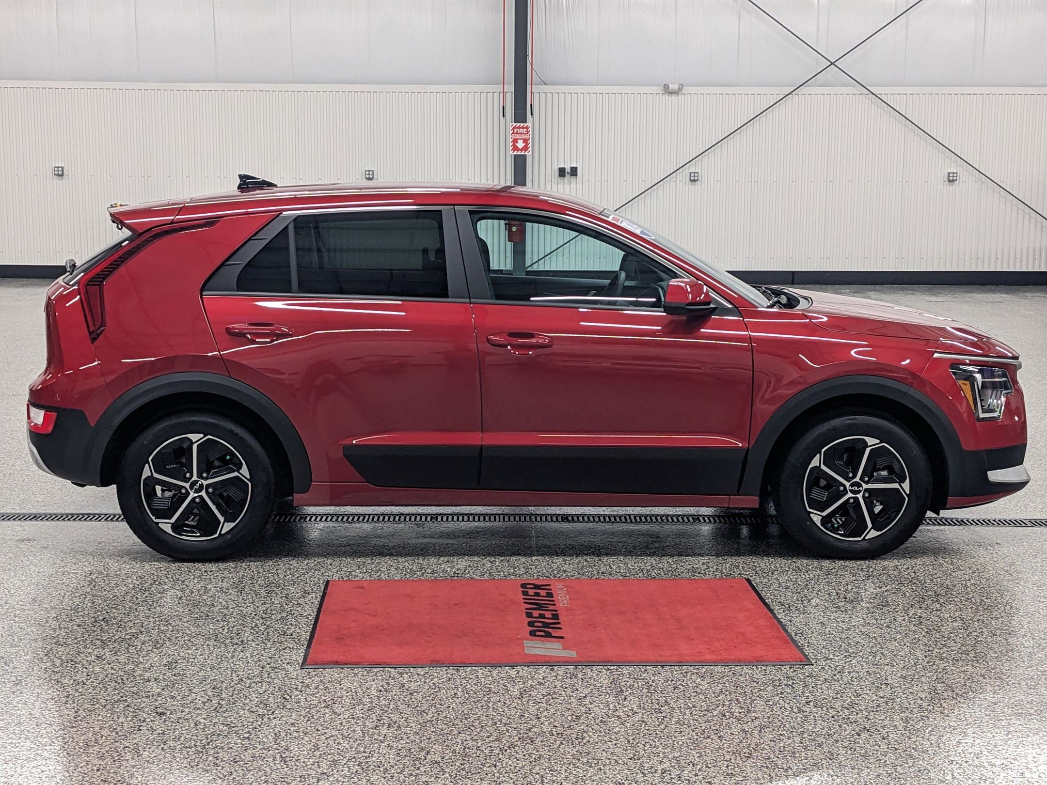2024 Kia Niro LX photo 2