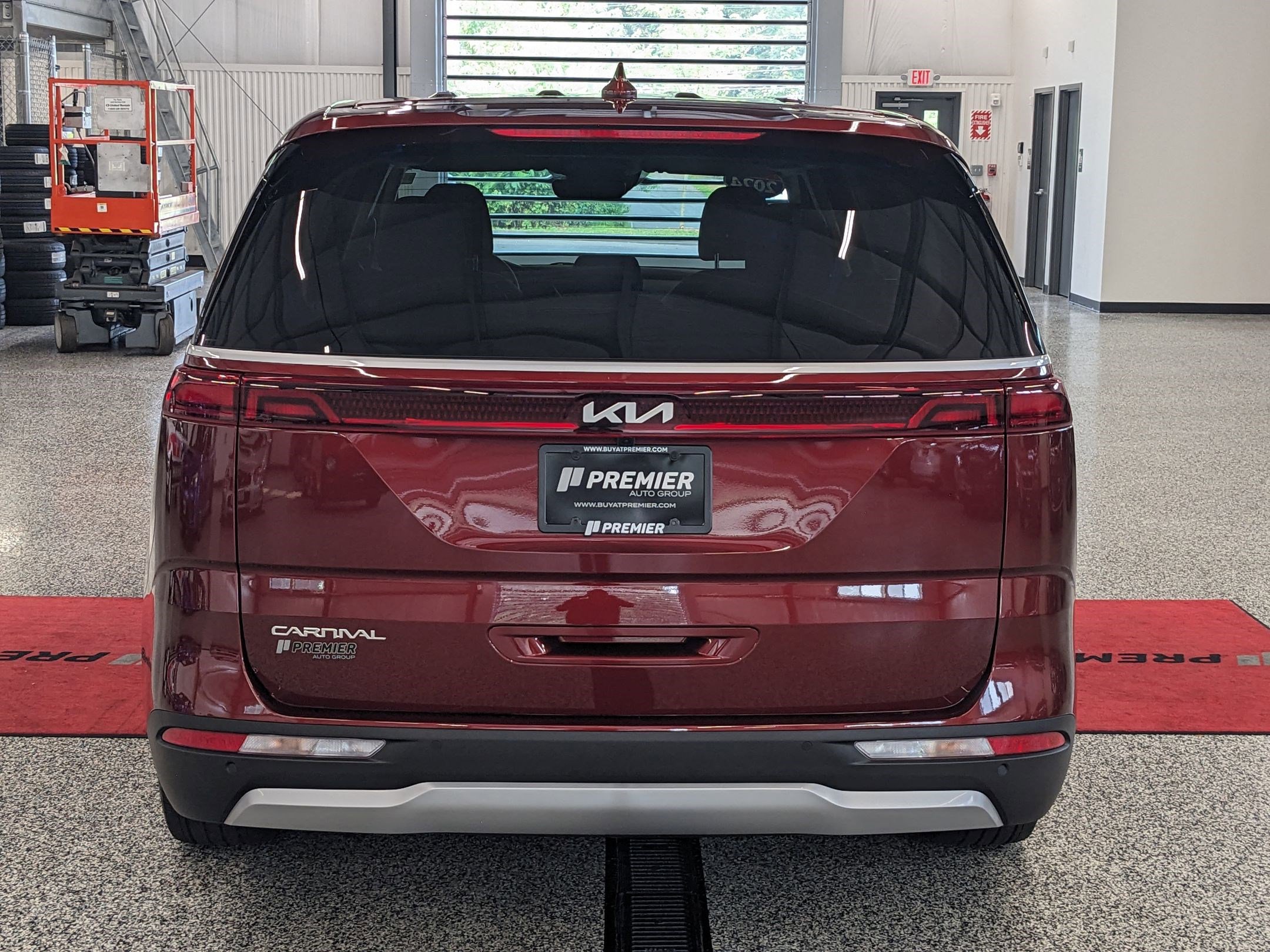 2024 Kia Carnival EX photo 3