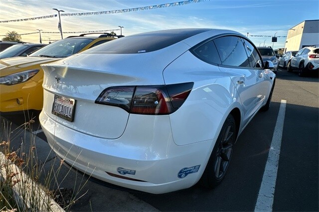 2021 Tesla Model 3 Standard Range Plus photo 3