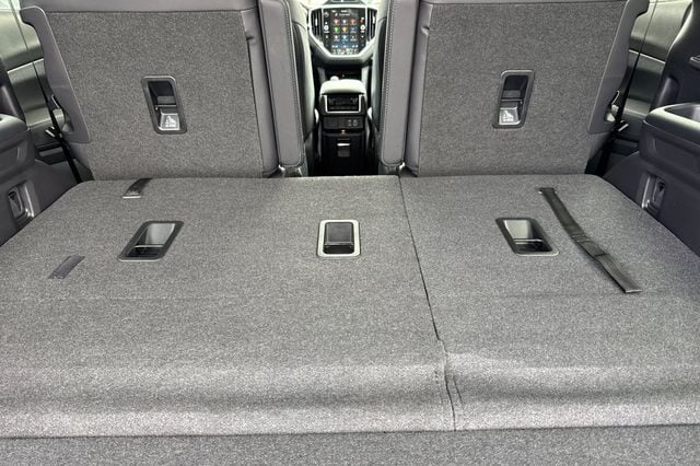 2025 Subaru Ascent Limited - Photo 13