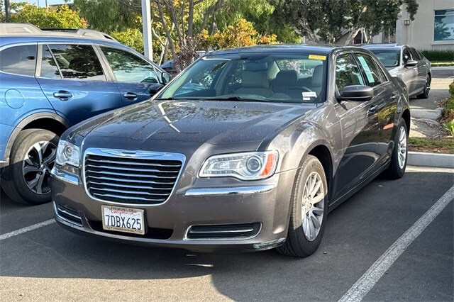 2014 Chrysler 300 Base photo 2